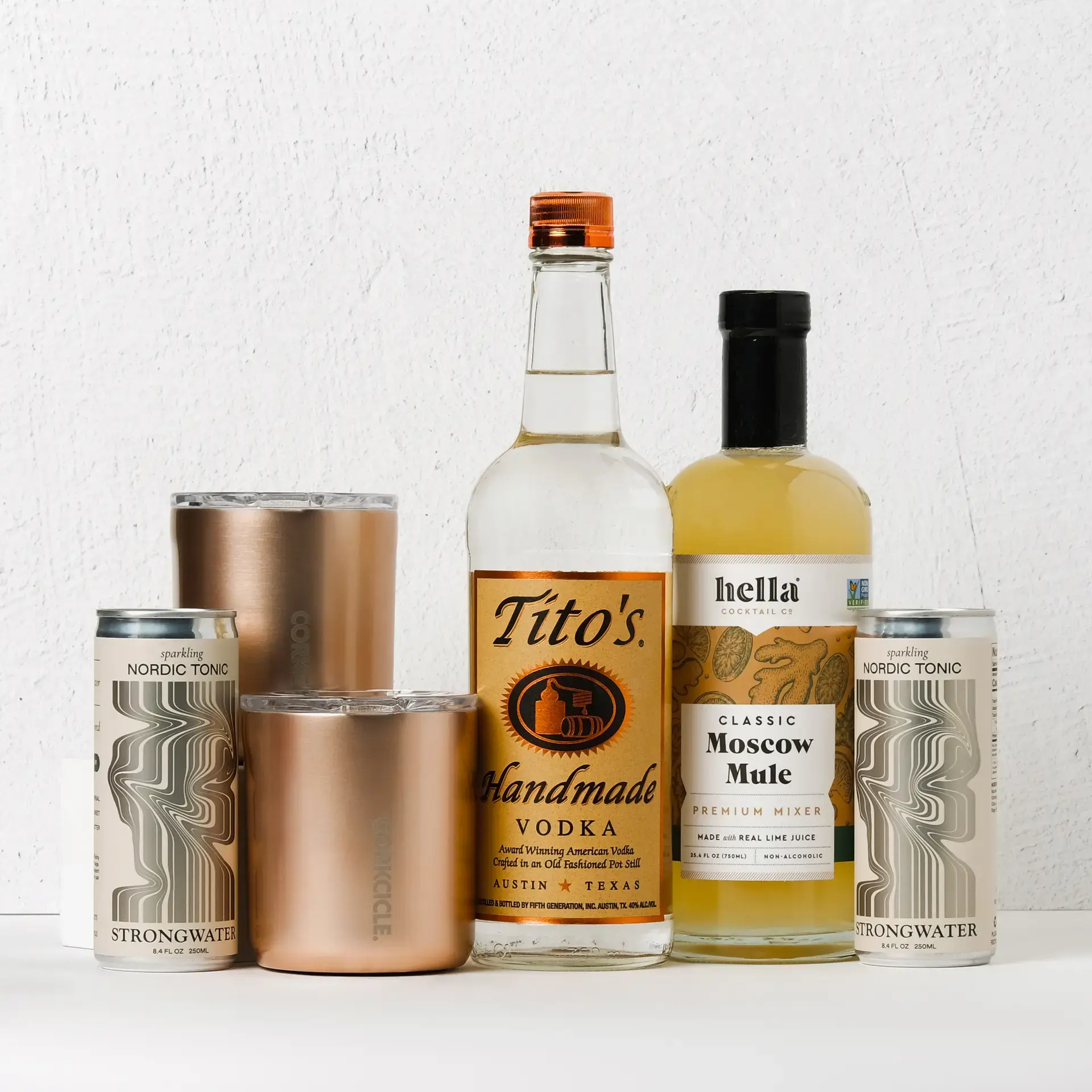 3 Moscow-mule-cocktail-kit-deluxe-2024-lifestyle-1